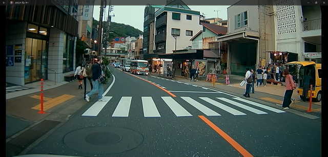 横浜銀行前の横断歩道